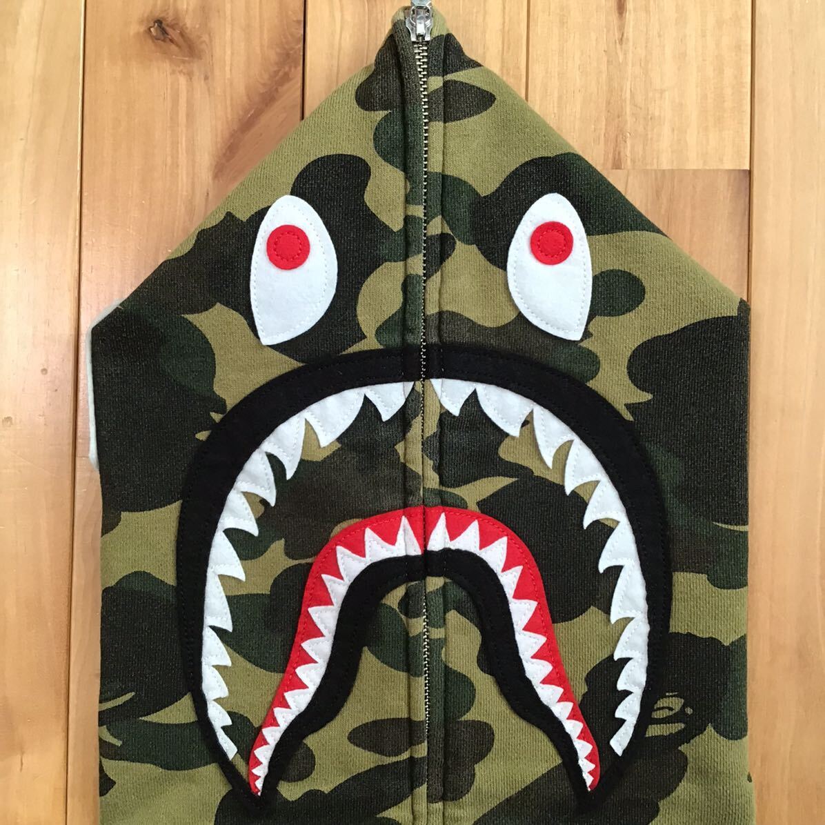 1st camo green シャーク パーカー Mサイズ shark full zip hoodie a bathing ape BAPE エイプ ベイプ アベイシングエイプ 迷彩 jaji9_画像3