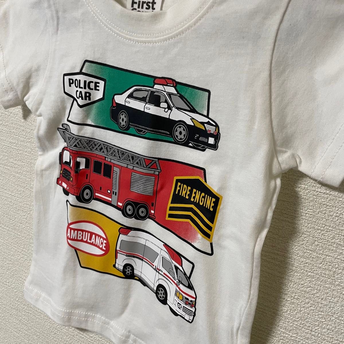 【新品未使用】働く車 半袖Tシャツ 消防車 救急車 パトカー サイズ80 乗り物 ベビー服 バースデイ