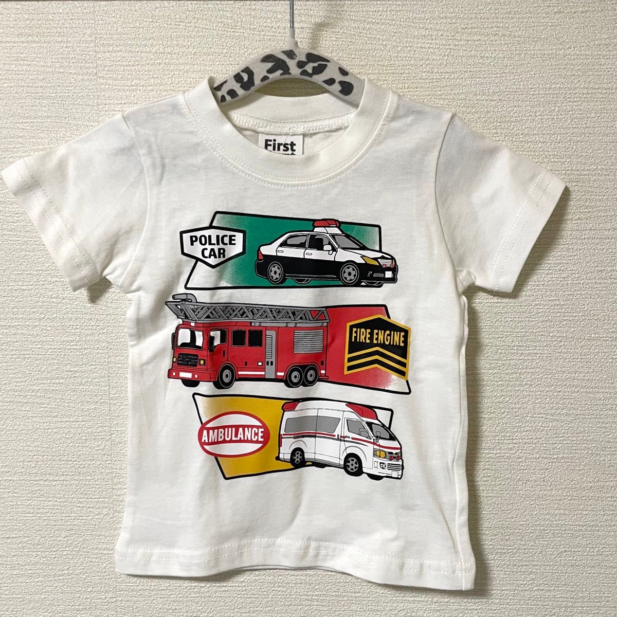 【新品未使用】働く車 半袖Tシャツ 消防車 救急車 パトカー サイズ80 乗り物 ベビー服 バースデイ