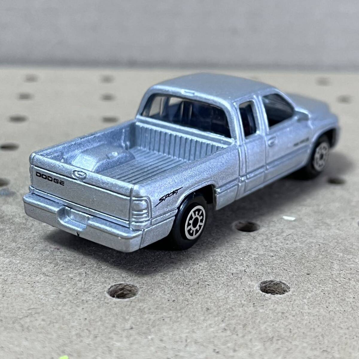  Tomica size Maisto Dodge Ram 1500 loose 