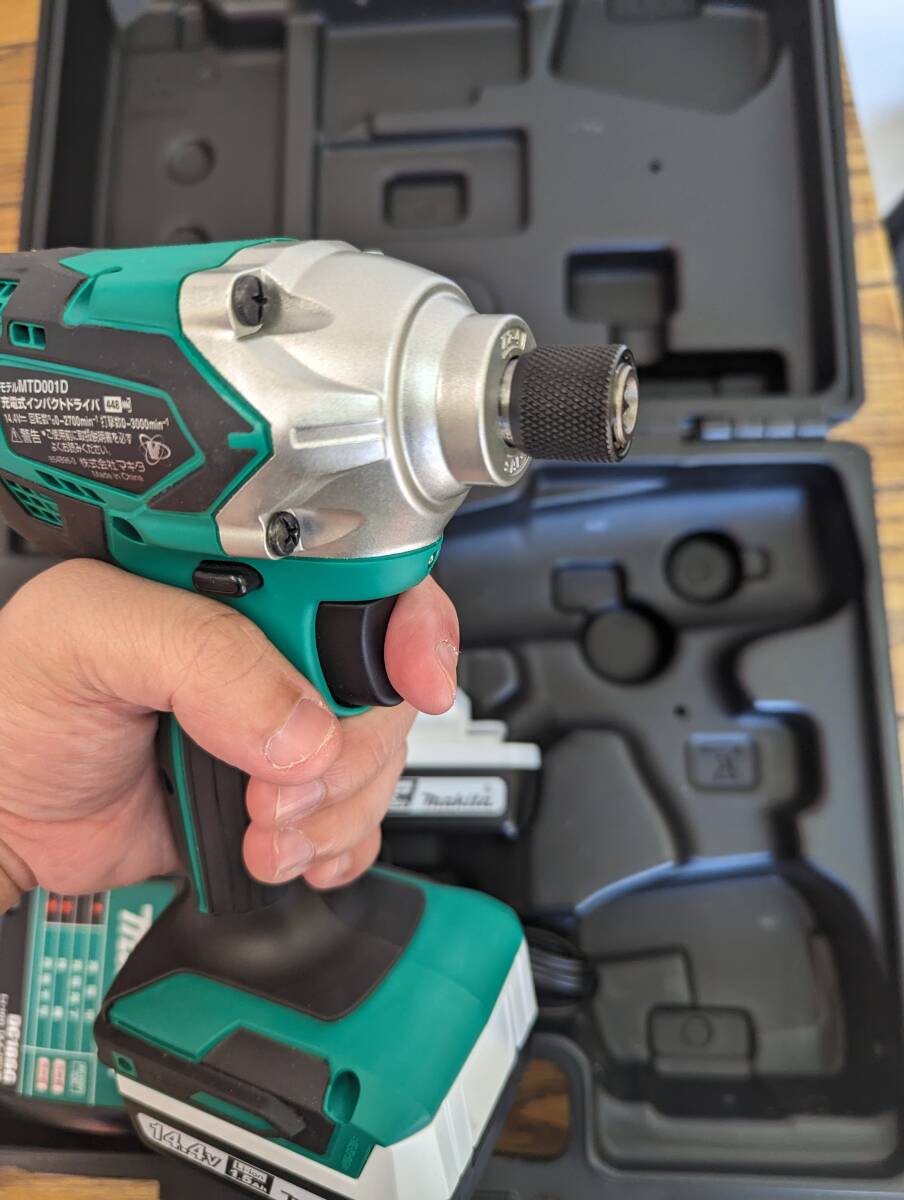 Makita マキタ MTD001D BL1415G DC18SG　インパクトドライバー＋バッテリー＋充電スタンド　スタンド＋バッテリーのみ良品_画像5