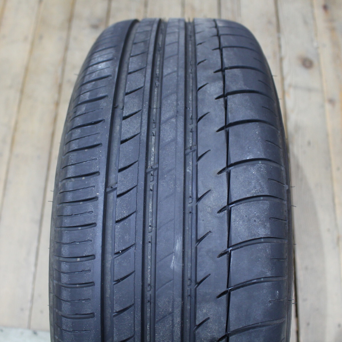 200系 ハイエース用 18インチ CRS ESSEX エセックス ENCM 225/50R18 トライアングル 2023年製 バリ溝 タイヤ ホイール 4本SET 車検非対応_画像8