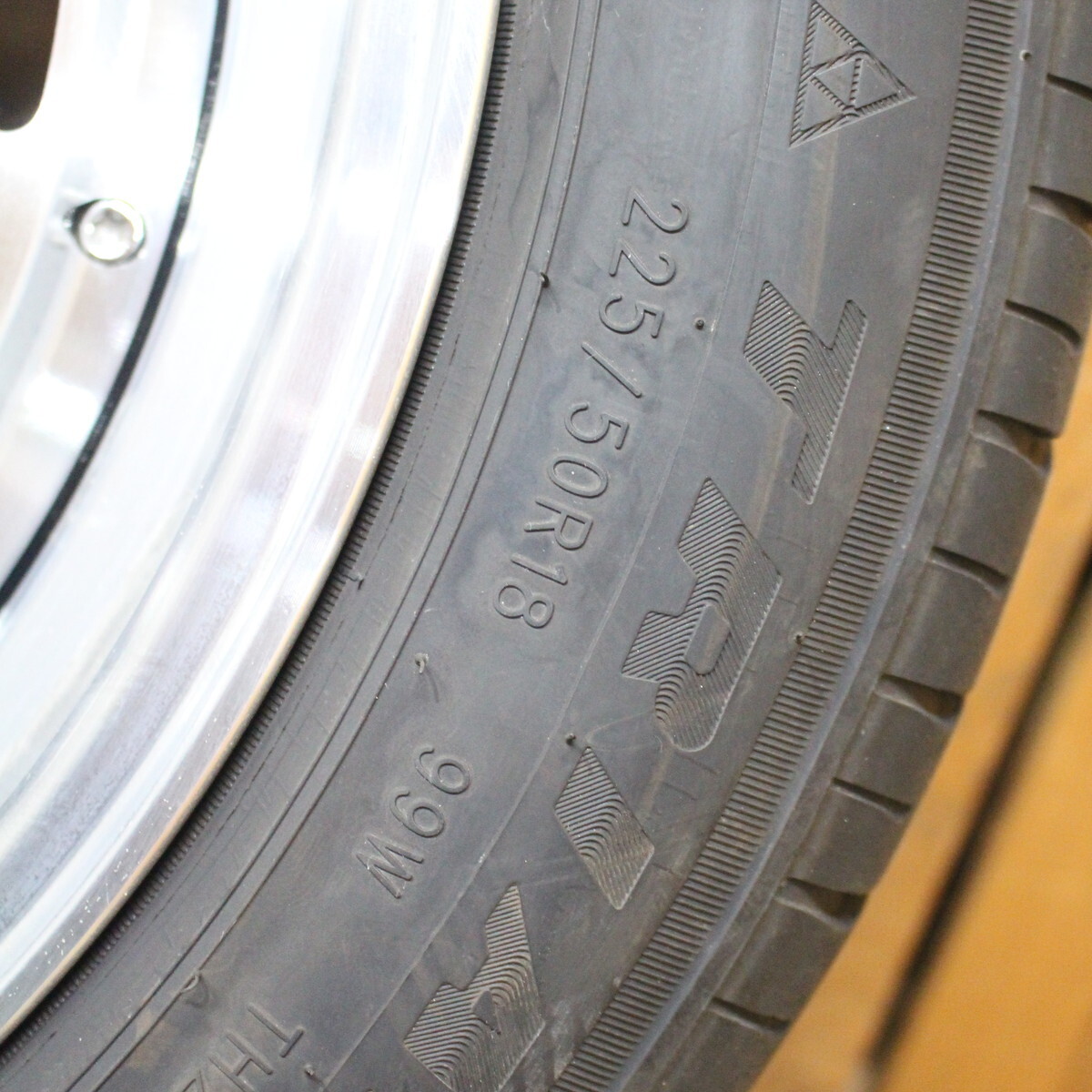 200系 ハイエース用 18インチ CRS ESSEX エセックス ENCM 225/50R18 トライアングル 2023年製 バリ溝 タイヤ ホイール 4本SET 車検非対応_画像5