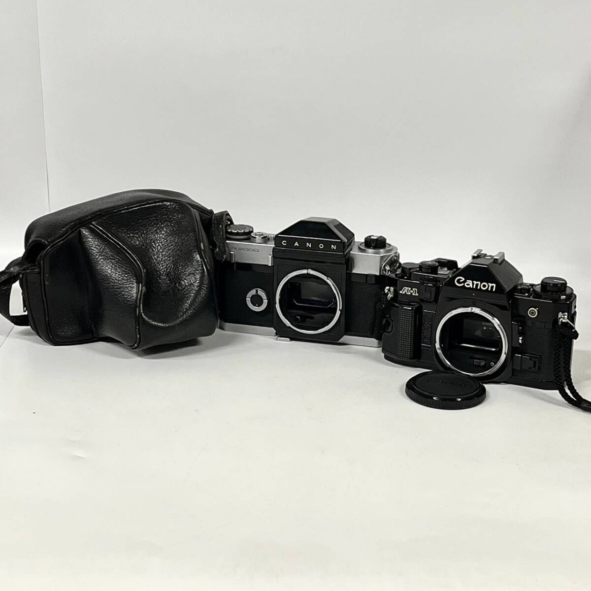 1円~【セット売り】キャノン Canon R2000 シルバー A-1 ブラック 一眼レフ フィルムカメラ ボディ ケース付き J100044_画像1