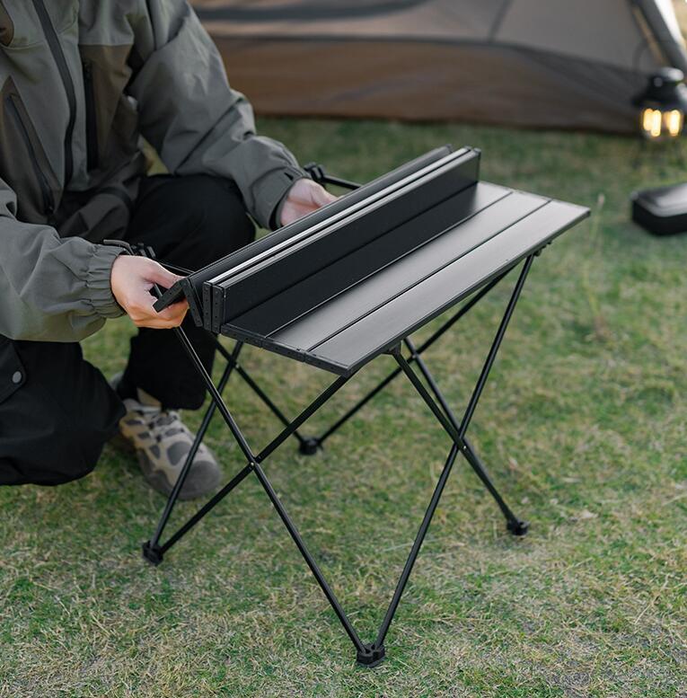 キャンプテーブル 折りたたみ アルミ ロールテーブル コンパクト 軽量 アウトドア 運動会 BBQ 専用収納袋付き 574bl (ブラック＋ブルー)_画像6