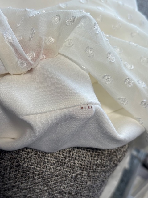 E710 JILLSTUART Jill Stuart Hsu key unusual material cut and sewn dot chiffon frill ribbon pull over white white FR size 