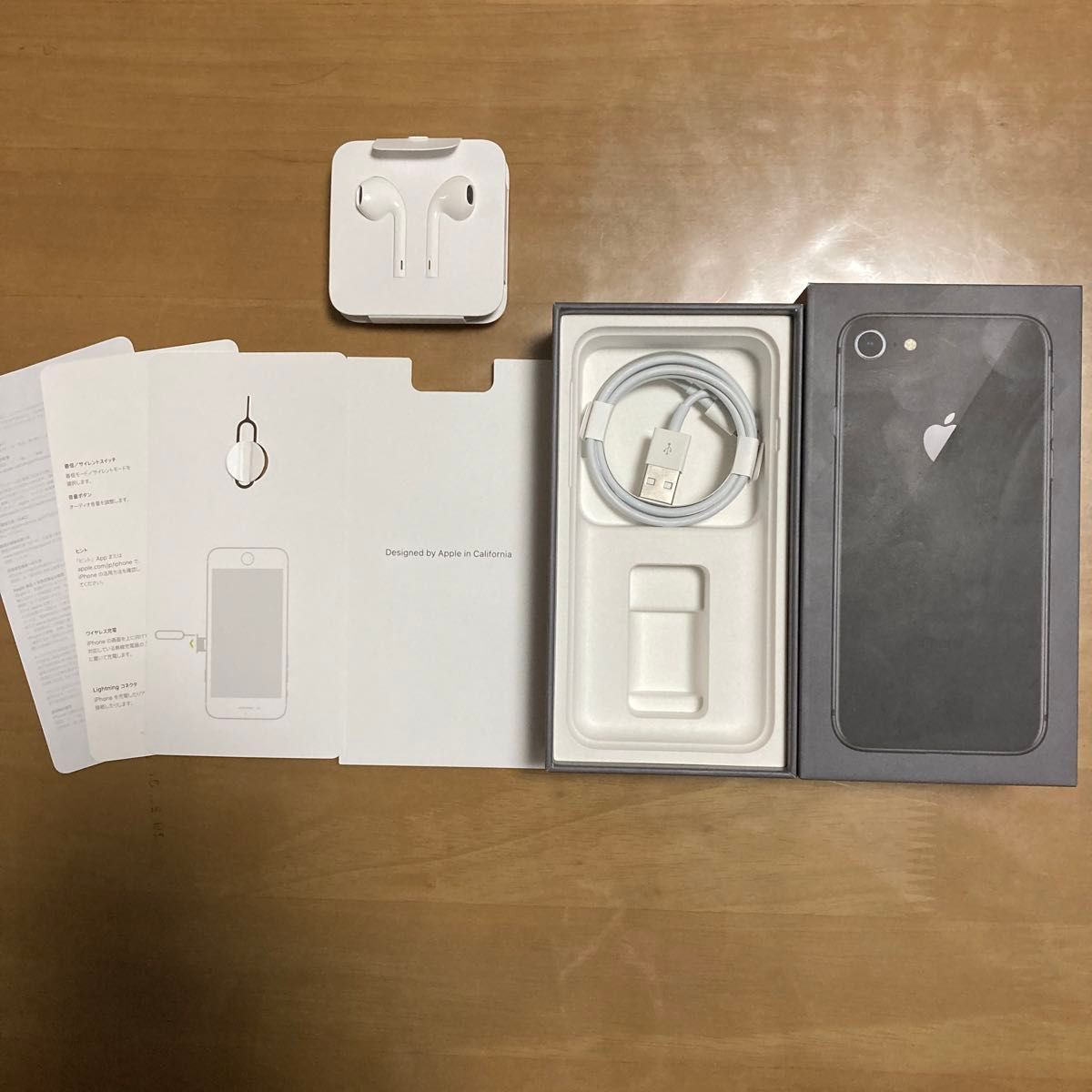 iPhone 8 64GB スペースグレイの箱および付属品