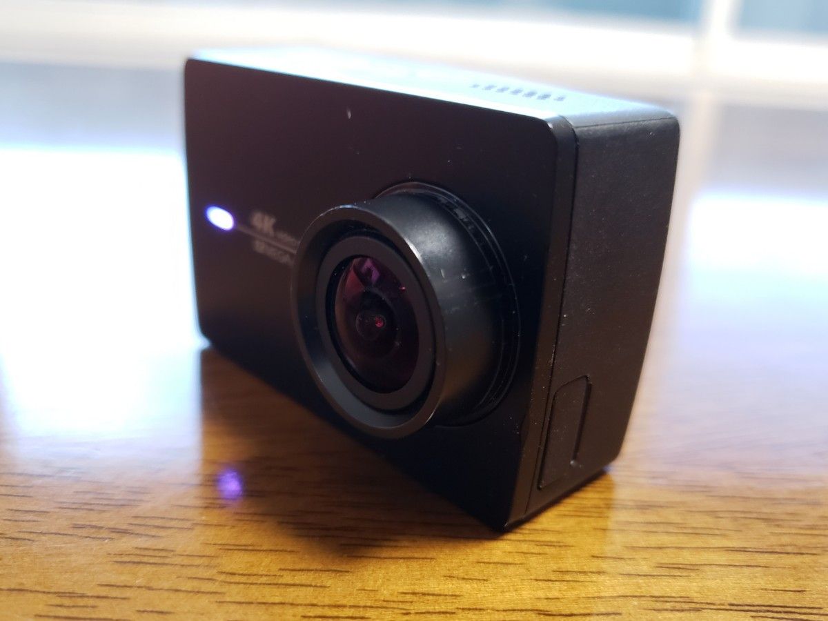 Xiaomi  YI 4K  アクションカメラ　純正リモコン付き自撮り棒