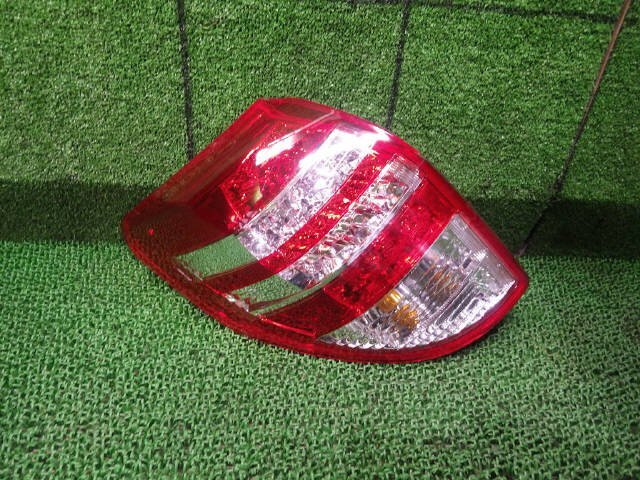 RAV4 DBA-ACA36W 左テールランプ 81560-42120 ＬＥＤ ICHIKO 42-51 [ZNo:04000275]_画像1