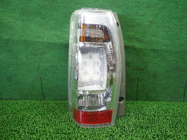 タント エグゼ DBA-L455S 左テールランプ 81560-B2460 ＬＥＤ ICHIKO D111 [ZNo:31006933]_画像1