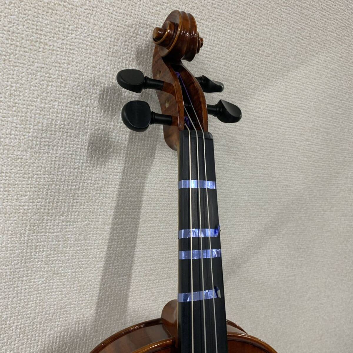 【P-4】 Suzuki No.500 バイオリン 付属品付 弦切れ 痕跡あり ステッカー貼られ スズキ 中古品 1865-156_画像2