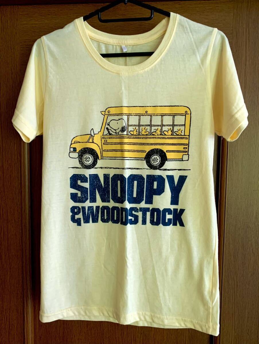 スヌーピー SNOOPY & ウッドストック WOODSTOCK 女性用 Tシャツ S~Mサイズ レモン色　未使用_画像1