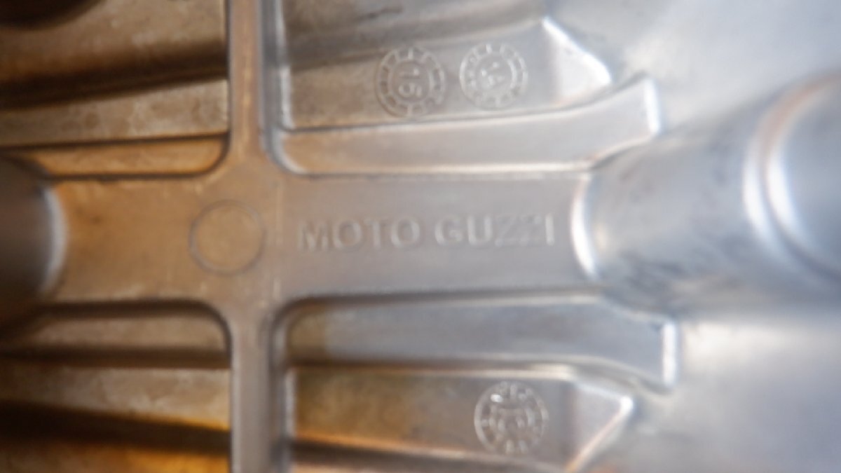  новый товар! Moto Guzzi *V7 Racer * крышка двигателя 