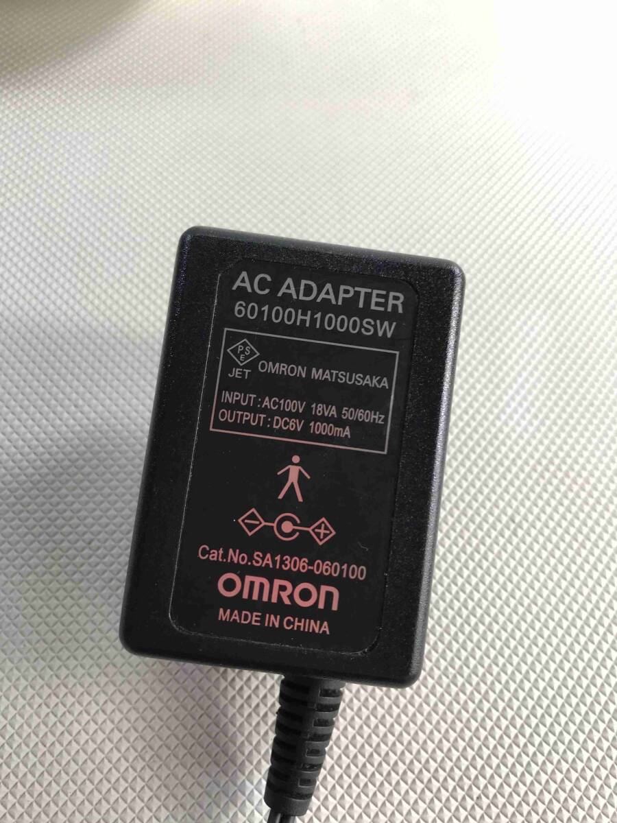 S5354◇オムロン OMRON 自動電子血圧計 上腕式 HEM-8020-JE2 アダプター 60100H1000SW ジャンク 測定確認済【通電OK】240517_画像6