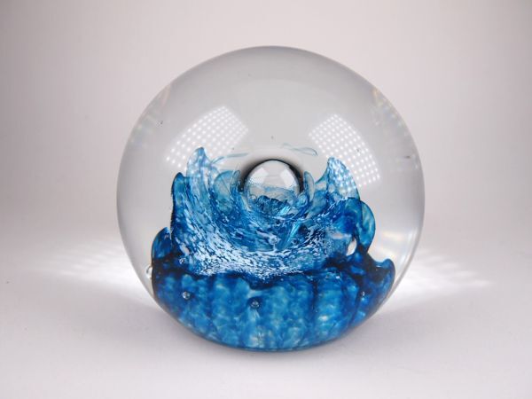 Caithnesske chair nes paperweight [ blue ve il .. crack ..... on ... silver color. bubble ] Scotland England CTN-OBJ-1