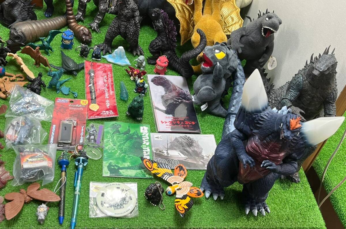 ○26-160 ゴジラ GODZILLA フィギュア ぬいぐるみ 雑貨 大量 まとめ メカ ギドラ ガメラ モスラ コング エヴァ 怪獣 東宝 特撮 映画 特典_画像10