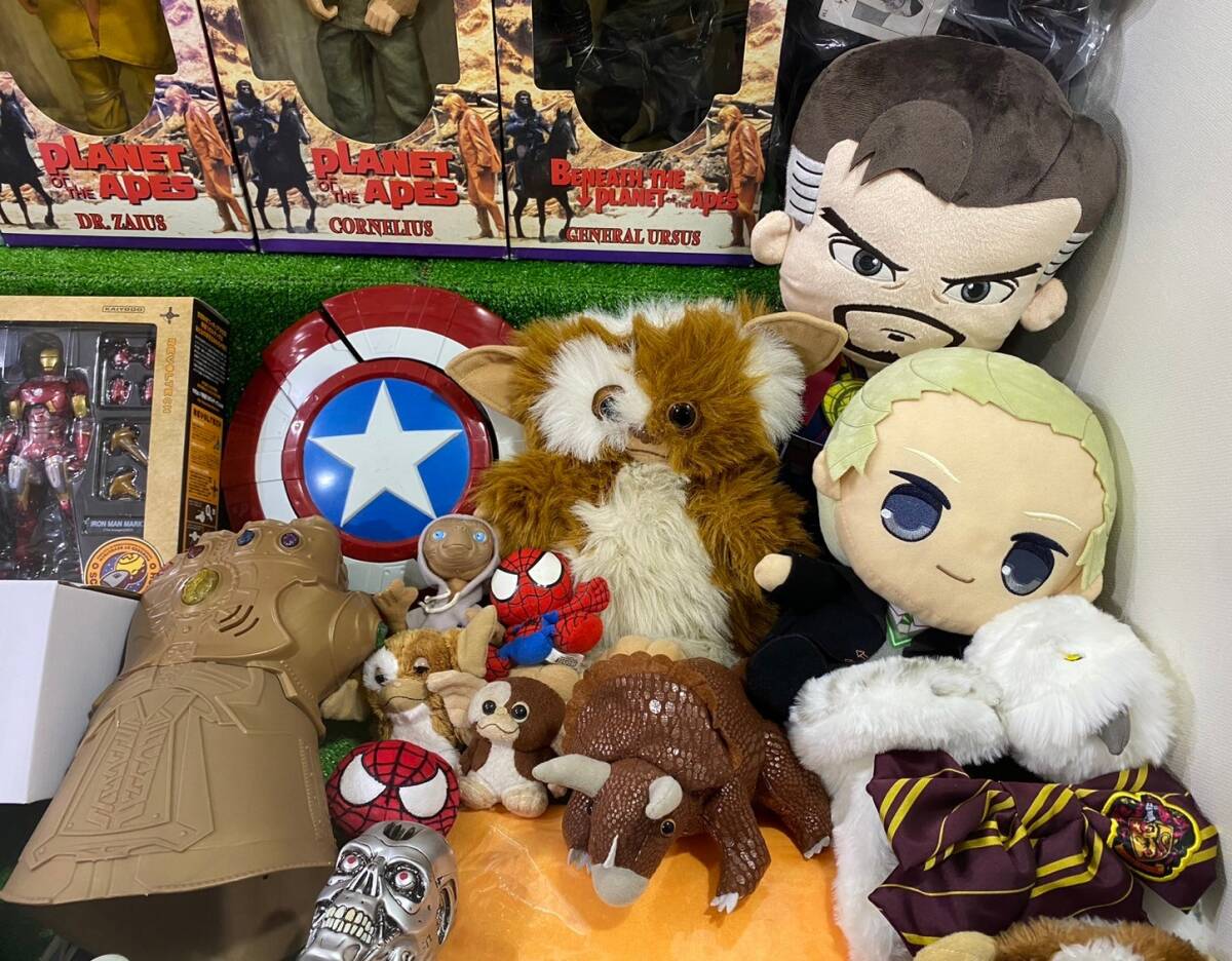 *18-160 movie miscellaneous goods figure soft toy large amount together USJ most lot MARVEL DC is lipo tower chair pi Planet of the Apes robocop Terminator 