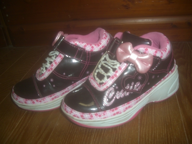 *... pretty! ribbon motif . Kirakira Logo. roller shoes! 21cm
