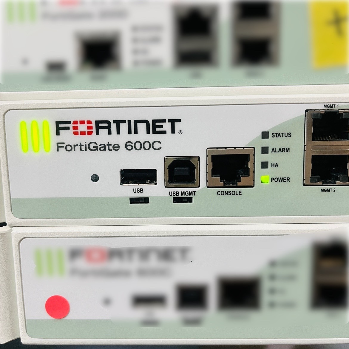 ＋21【通電OK】Fortinet FortiGate 600C FG-600C 中規模大規模企業向け ファイアウォール VPN 不正侵入検知防御 アプリケーション制御_画像3