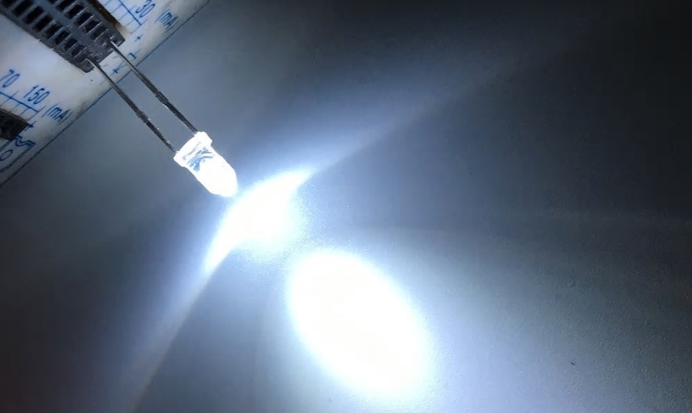 高輝度LED 砲弾型 白 ホワイト 3mm 3Φ100本 電子工作 自作 DIY　デコレーション_画像1