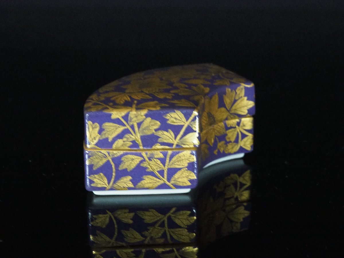 [GK] human national treasure three fee Yoshida beautiful . gold-painted porcelain flower Tang . writing incense case tea utensils also box also cloth . less scratch genuine article guarantee!