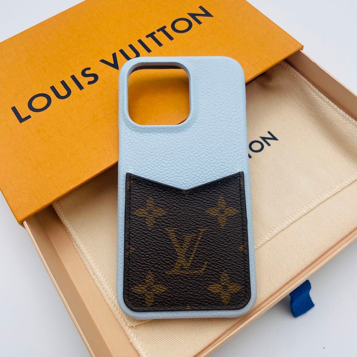 【美品】LOUIS VUITTON ルイヴィトン　 iPhone13 Pro バンパー　ケース　水色　 スマホケース　 モノグラム