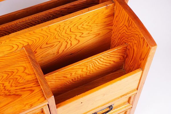 C-173# shop . Japanese cedar structure handle attaching drawing out bookcase small articles chest of drawers total shop . Japanese cedar material use sewing tool small articles movement 