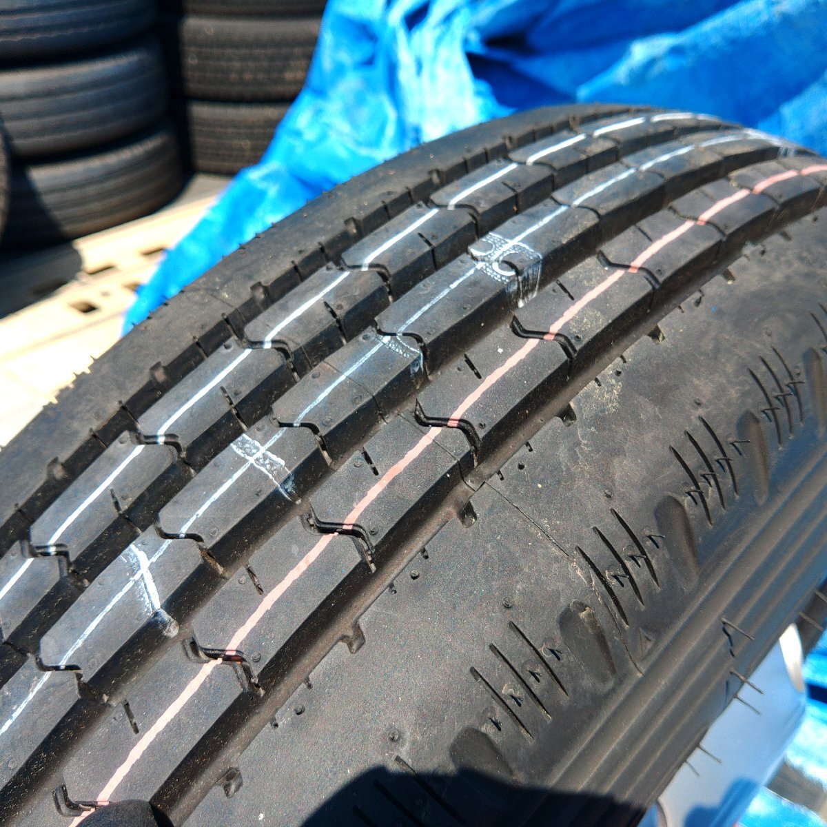 1本★パT8893①■195/85R15 113/111L LT DUNLOP ENASAVE SPLT33K KWC 5J 5穴 PCD208★条件付送料無料★地山 トラック 夏タイヤ 未使用_画像8