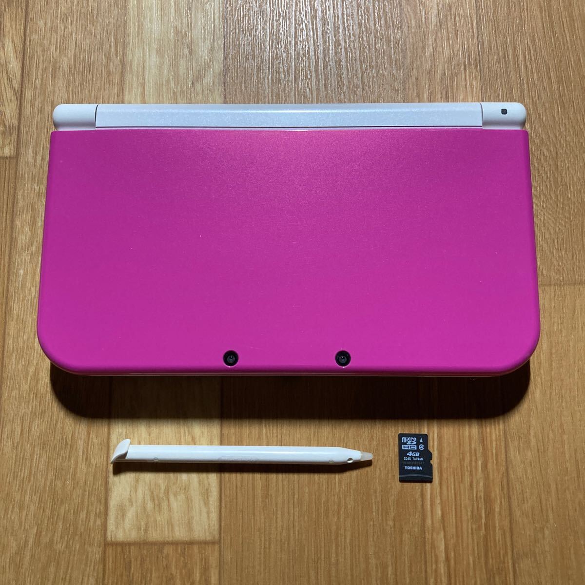 New Nintendo 3DS LL pink × white QJF127911906
