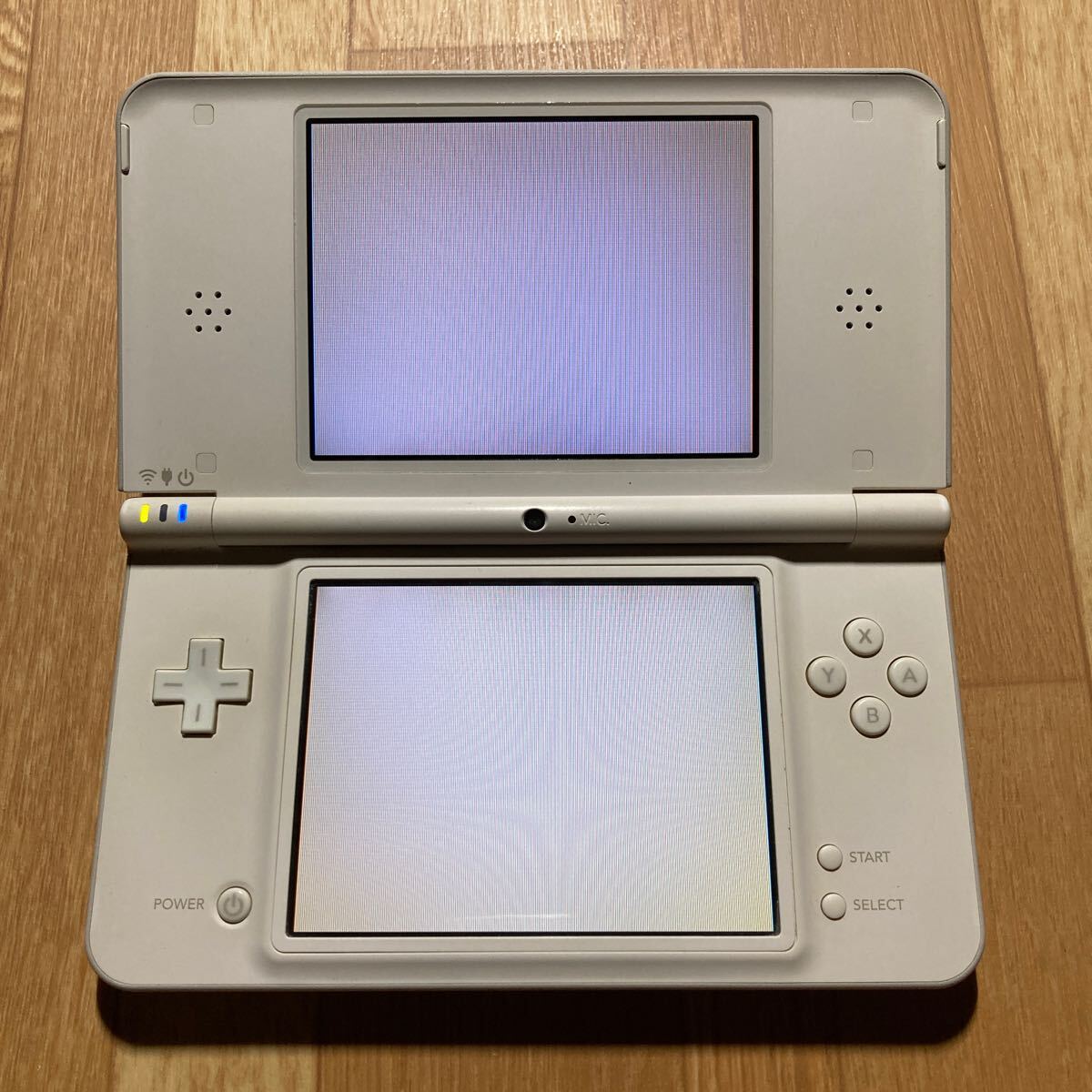 DS ニンテンドーDSi LL ナチュラルホワイト 充電器付き WJF103883821