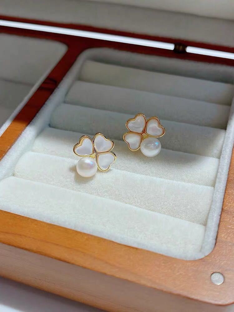 綺麗！天然本真珠ピアス5.8mm カメリアデザインパールピアス　k18仕上げ　天然真珠×天然貝殻