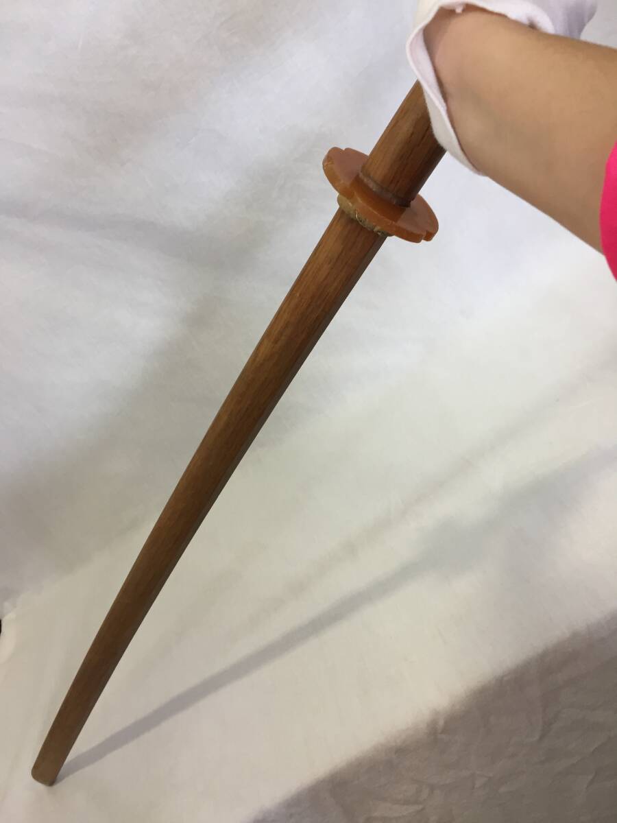* гарда меча имеется деревянный меч kendo сопутствующие товары общая длина 103. масса 515g спортивный товар спорт .. будо отдых деревянный меч незначительный царапина в целом есть рисунок часть имя скульптура есть 