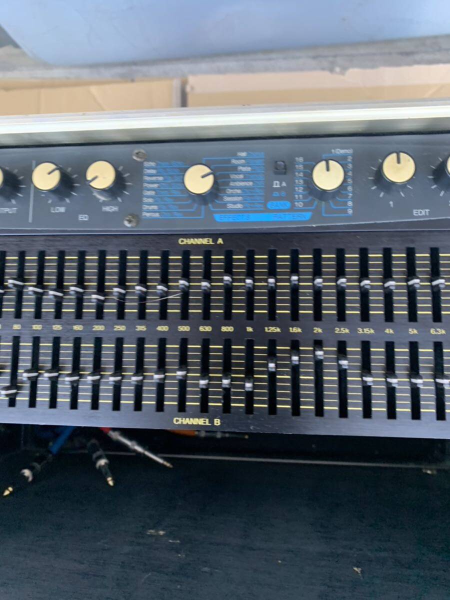 [1 jpy ]YAMAHA Yamaha Q2031B 1202ZOOMSTUDIO graphic equalizer equalizer PA equipment electrification has confirmed Junk present condition goods 