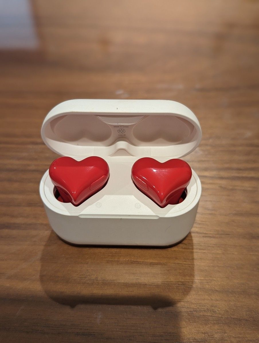 イヤホン　ハート型イヤホン　赤　RED　Bluetooth  可愛い　Heart
