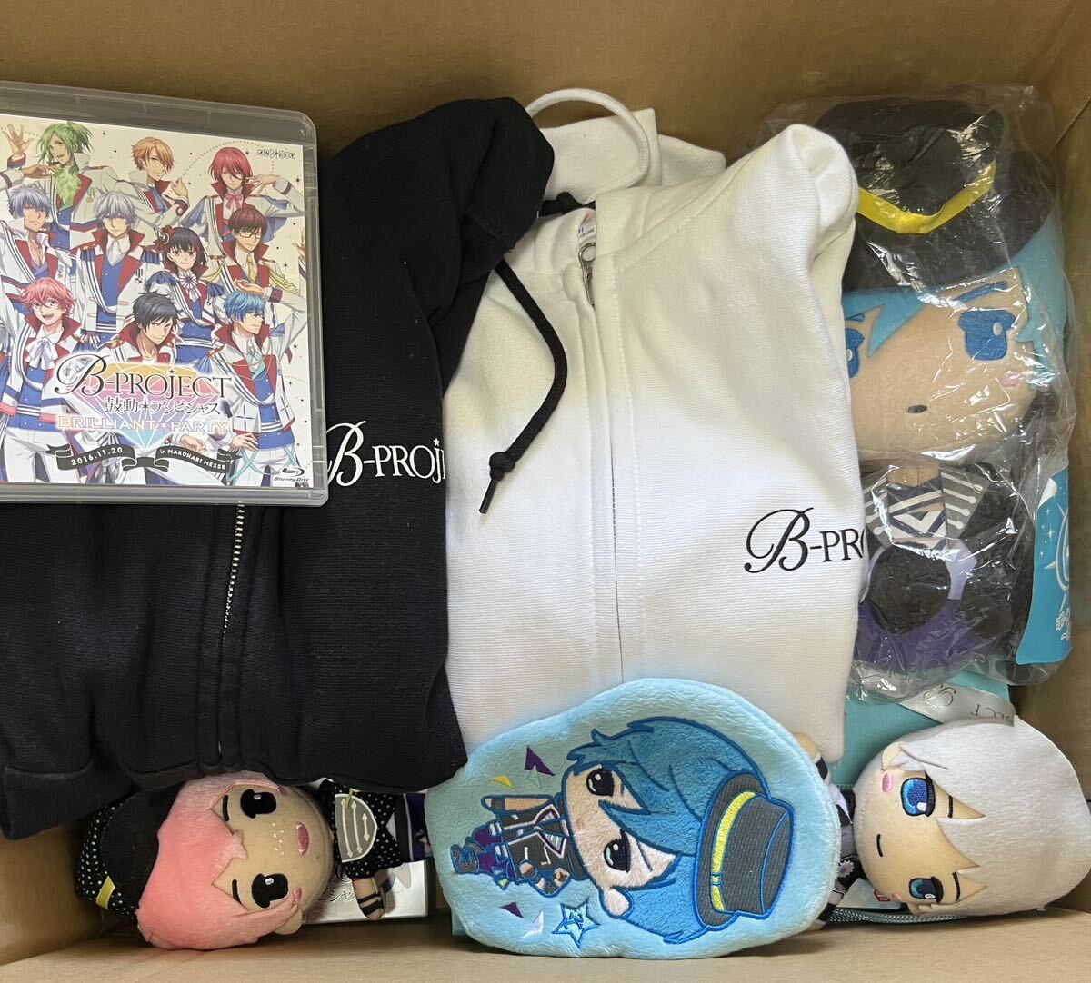 【120サイズ】乙女グッズ　大量まとめ売り　フィギュア　缶バッジ　アクキー　アクスタ　刀剣乱舞　B-project スタマイ　シャーマンキング_画像3