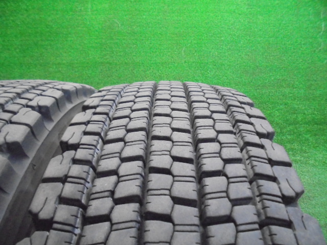 5FE706 AF4)) 送料無料 残溝15ｍｍ 2023年製 245/80R17.5 133/131J ブリヂストンW900 17.5インチ スタッドレス 2本セット LT トラック_画像3