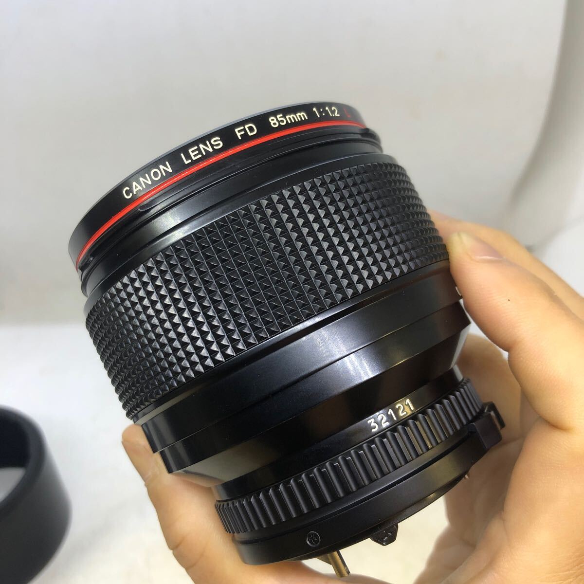 ★外観極上★完動品★ CANON NEW FD 85mm F1.2 L フード付き　1円〜_画像4