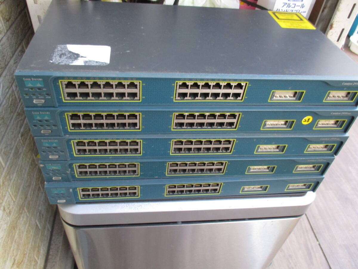 Cisco Catalyst 2950 SERIES （WS-C2950G-24-EI）5台セット ★通電確認 本体のみ ★No:875/2_画像1