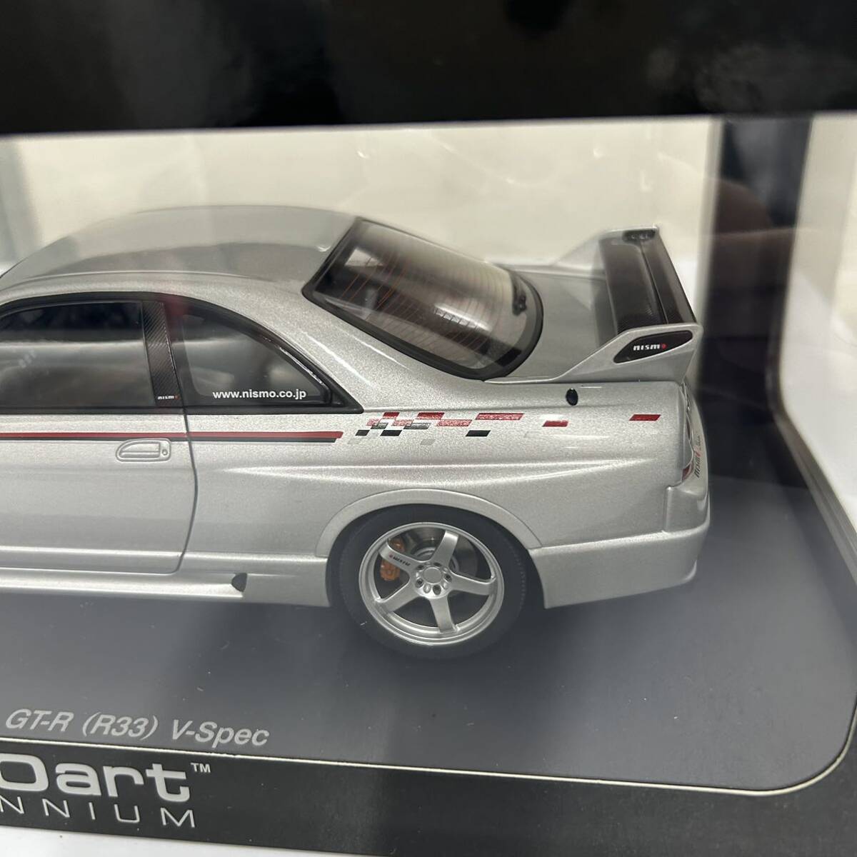 未使用 AUTOart Nissan NISMO SKYLINE GT-R R-TUNE (R33) SILVER W/STRIPES 1/18スケール ミニカー スカイラインの画像2