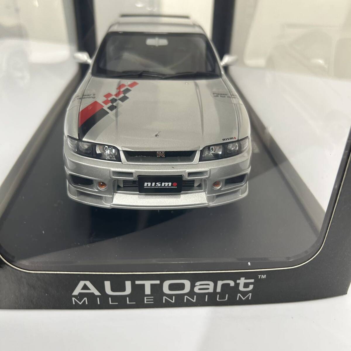 未使用 AUTOart Nissan NISMO SKYLINE GT-R R-TUNE (R33) SILVER W/STRIPES 1/18スケール ミニカー スカイラインの画像8