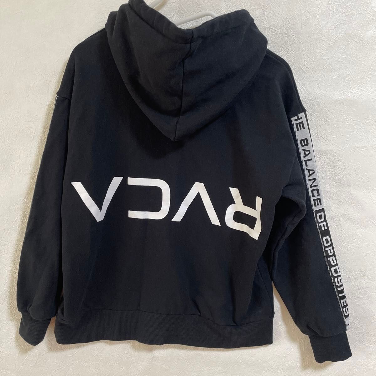 RVCA/ルーカ ラインテープ柄 バックプリントパーカー ブラック 黒 スウェット