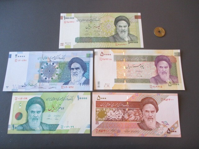 未使用 イラン 2010年代5枚 10万～5000リアルの画像1