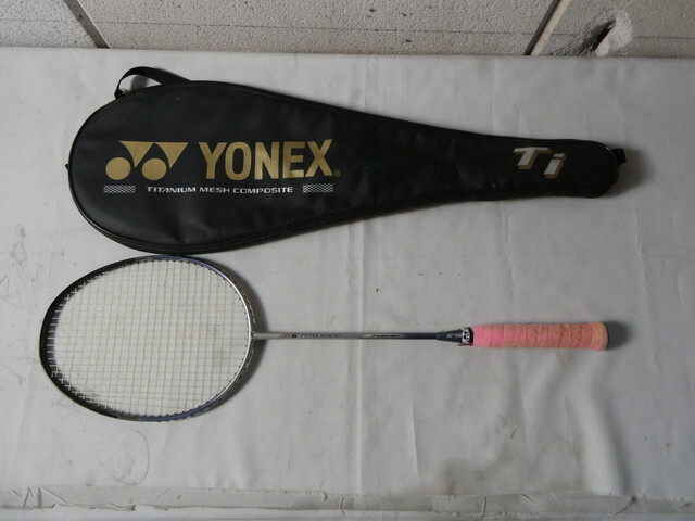 佐K⑤10　YONEX　ヨネックス　バトミントンラケット　Ｔｉ6　チタン　中古品_画像1