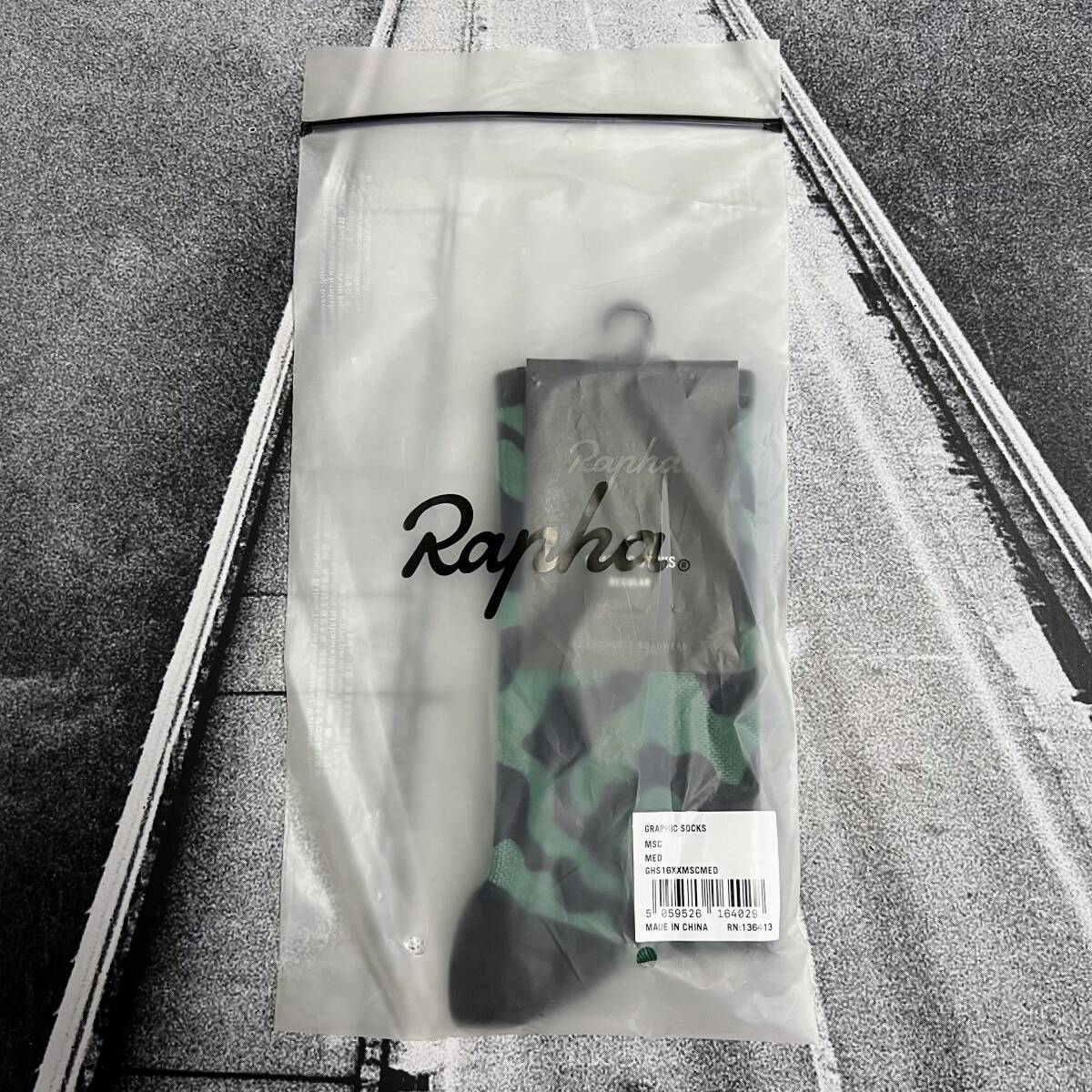 新品 Rapha Graphic Socks Mサイズ (JP 26-27cm) ダークグリーン/ダークネイビー ラファ グラフィック ソックス_画像3