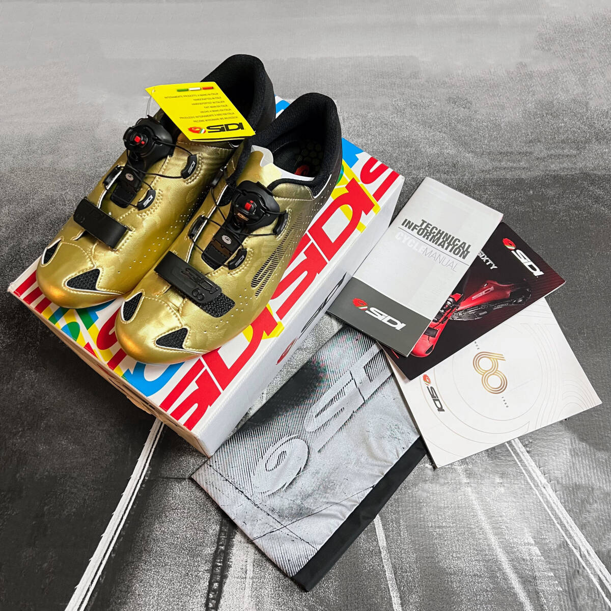 新品 SIDI SIXTY 60周年 記念モデル サイズ42.5 ゴールド シディ シクスティ カーボンシューズ SPD-SL 3穴 シューズバッグ付き