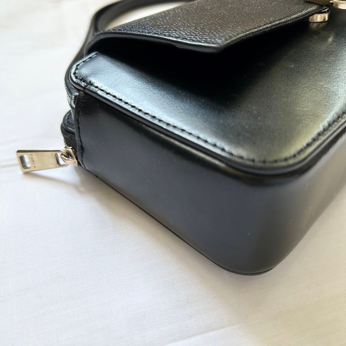 極美品 FURLA ショルダーバッグ 現行 レザー 黒 ブラック 極美品 FURLA ショルダーバッグ 現行 レザー 黒 ブラック