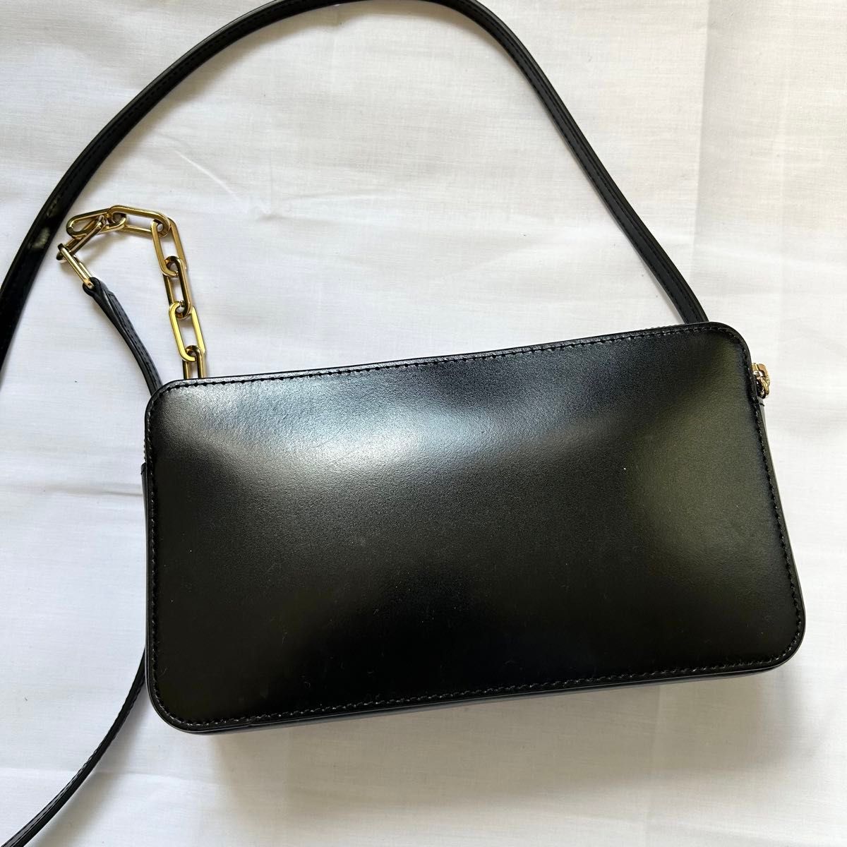 極美品 FURLA ショルダーバッグ 現行 レザー 黒 ブラック 極美品 FURLA ショルダーバッグ 現行 レザー 黒 ブラック