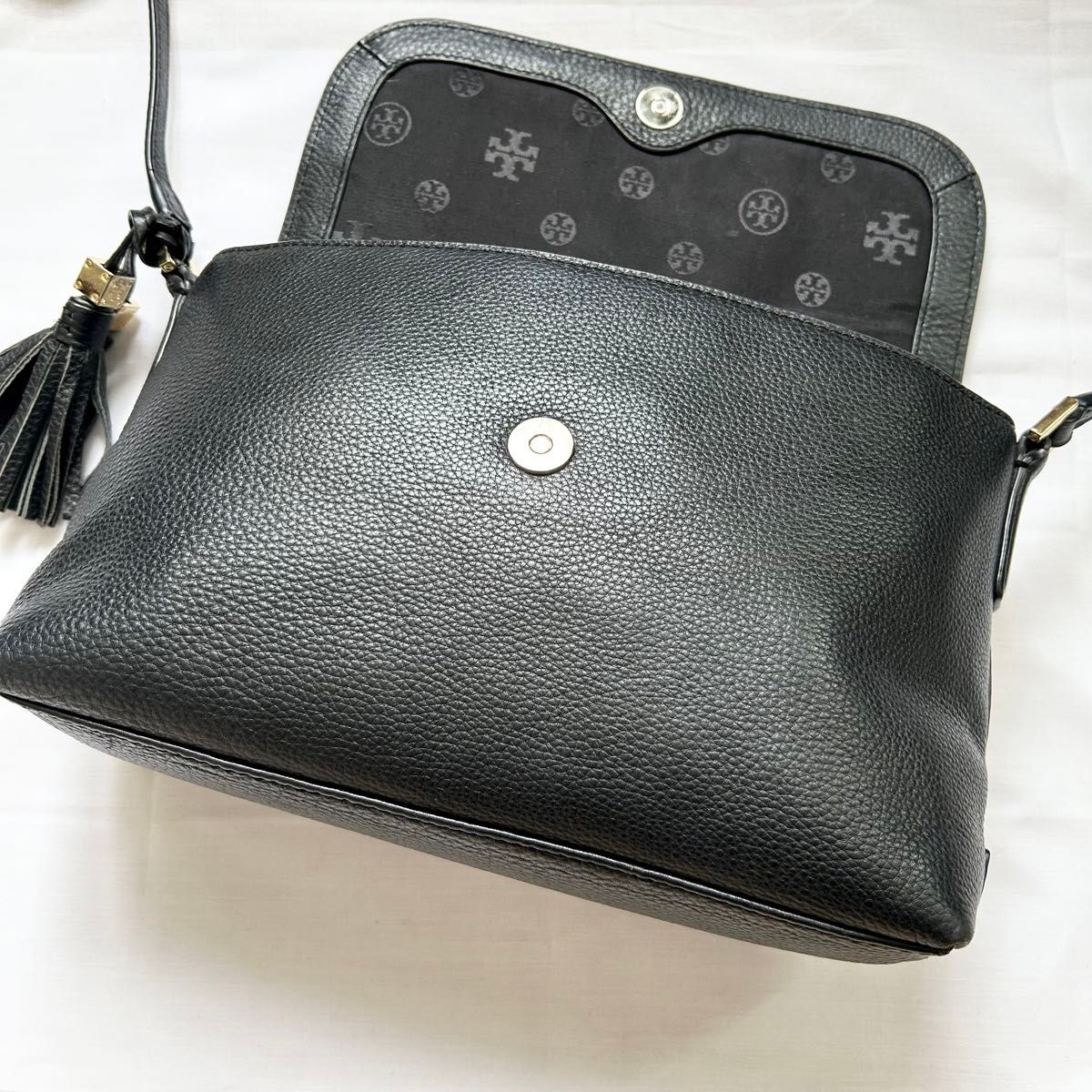 極美品 入手困難 トリーバーチ ショルダーバッグ 黒 レザー 極美品 入手困難 トリーバーチ ショルダーバッグ 黒 レザー