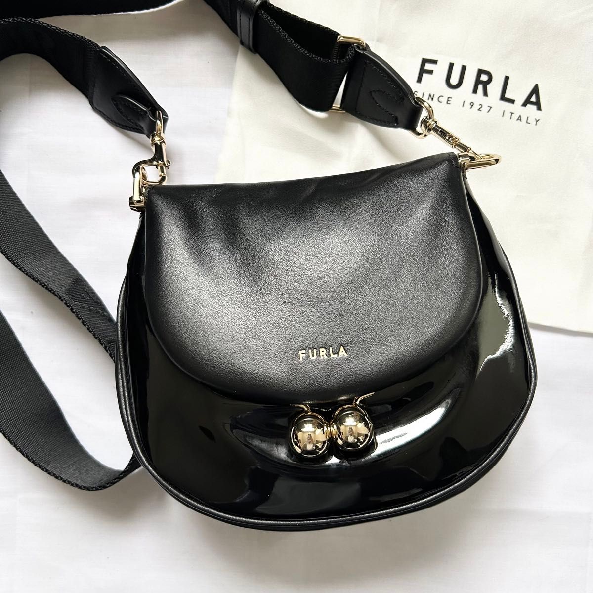 極美品 FURLA ショルダーバッグ 現行 レザー 黒 がま口 ポルタ 極美品 FURLA ショルダーバッグ 現行 レザー 黒 がま口 ポルタ