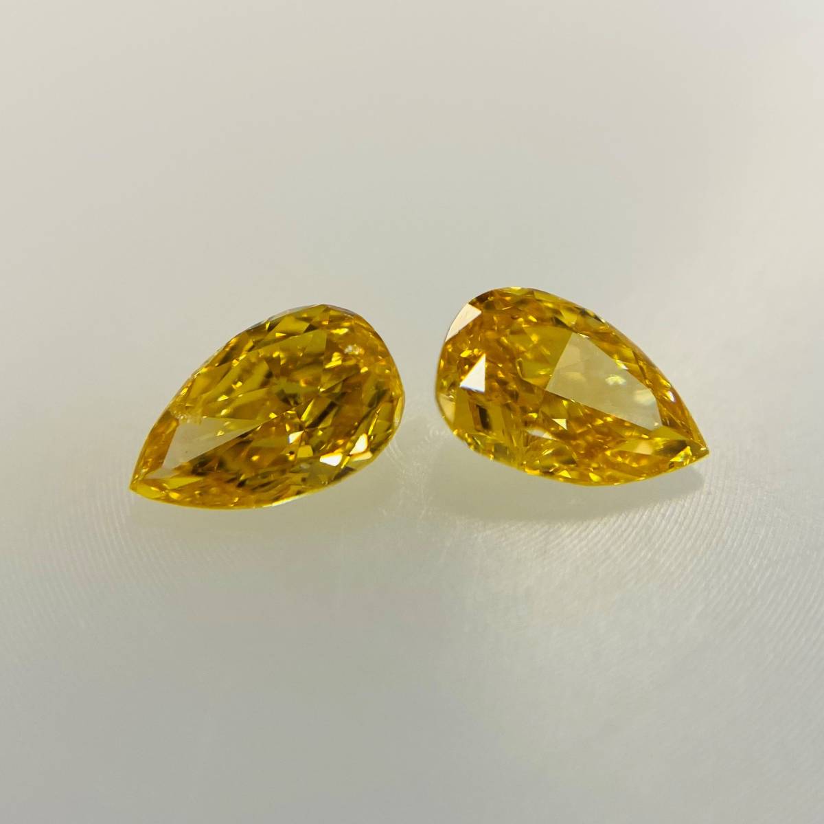 FANCY VIVID ORANGE YELLOW 0.152ct/0.181ct PS/RT0123/CGL